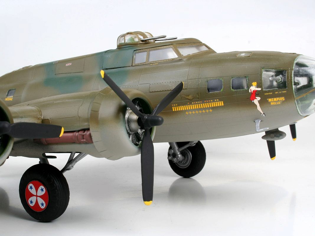 B-17F Memphis Belle - uszkodzone opakowanie - fot. 7