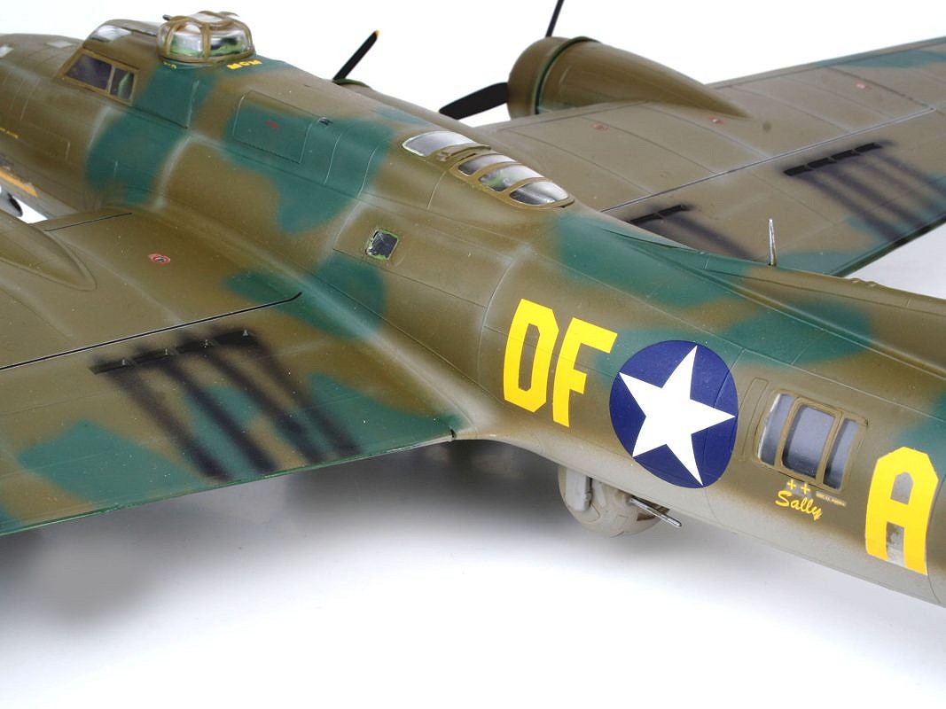 B-17F Memphis Belle - uszkodzone opakowanie - fot. 4