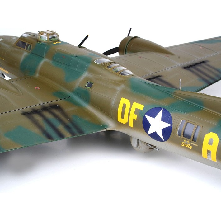 B-17F Memphis Belle - uszkodzone opakowanie - fot. 4