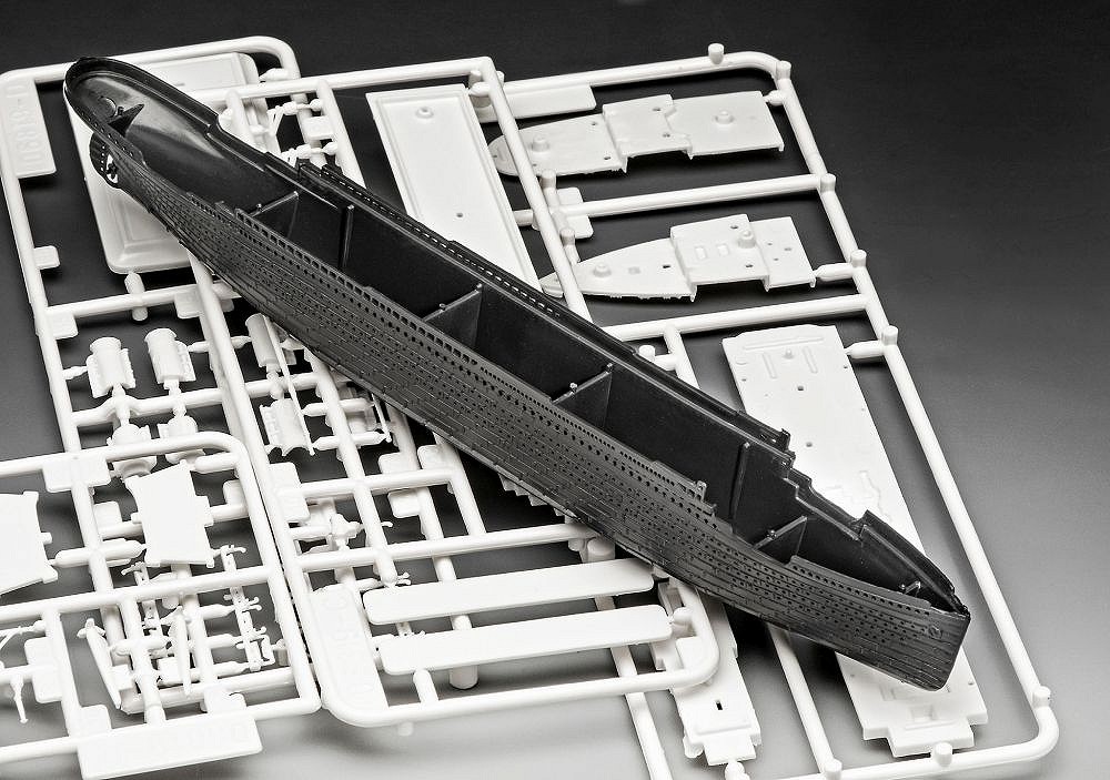 RMS Titanic - uszkodzone pudełko - fot. 3