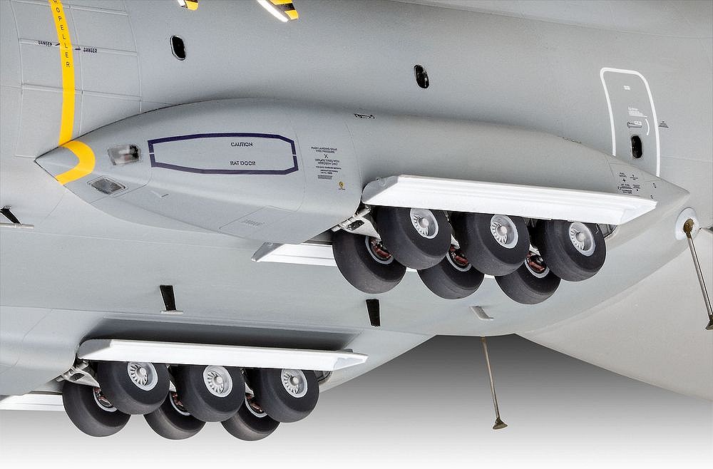 Airbus A400M Atlas „RAF“ - uszkodzone pudełko - fot. 6