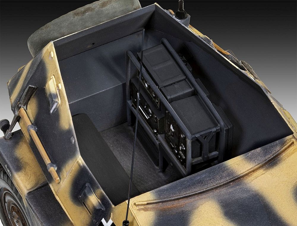 German Armoured Vehicle Sd.Kfz.247 Ausf.B -uszkodzone pudełko - fot. 4
